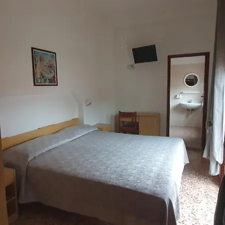Eleonora Hotel