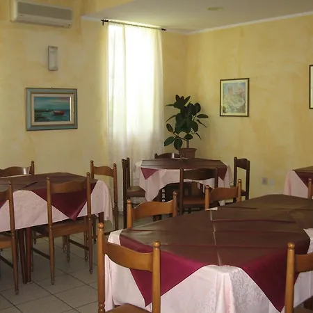 Eleonora Hotel