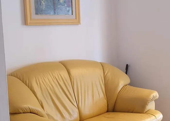 Eleonora ホテル *